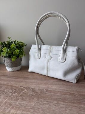 CNKW White Leather Handbag Zip Top Canada